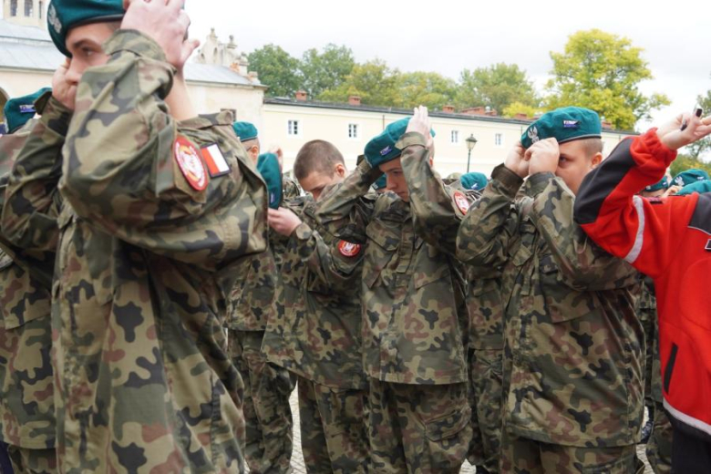 Kadeci z Henrykowa złożyli ślubowanie. Wyróżniono także nauczycieli