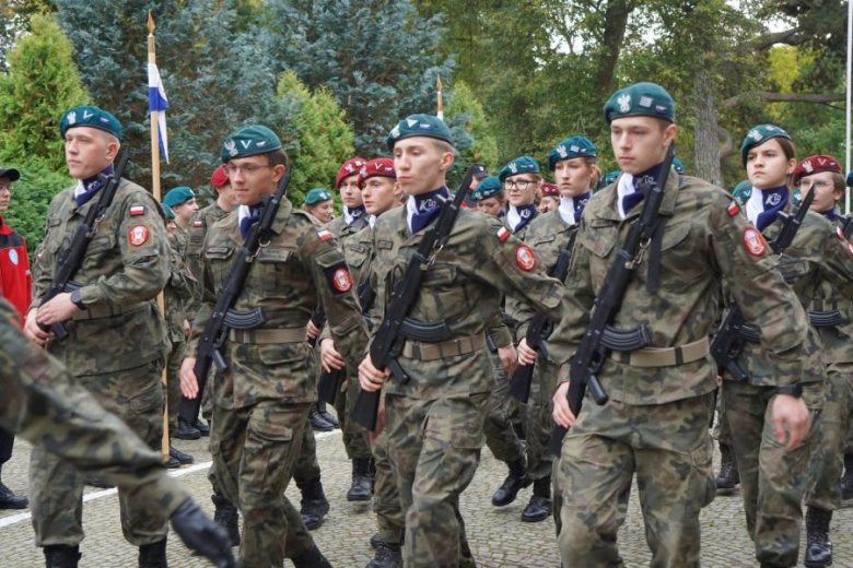 Kadeci z Henrykowa złożyli ślubowanie. Wyróżniono także nauczycieli