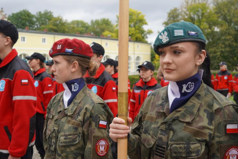 Kadeci z Henrykowa złożyli ślubowanie. Wyróżniono także nauczycieli