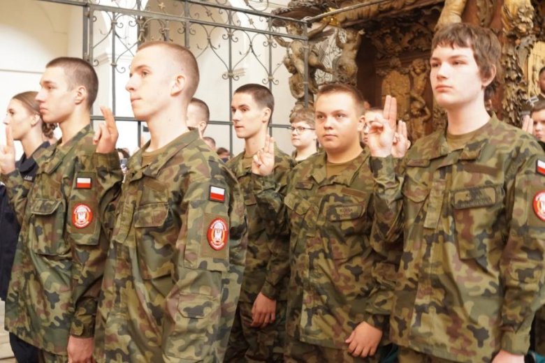 Kadeci z Henrykowa złożyli ślubowanie. Wyróżniono także nauczycieli