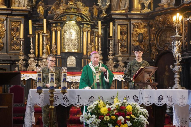 Kadeci z Henrykowa złożyli ślubowanie. Wyróżniono także nauczycieli