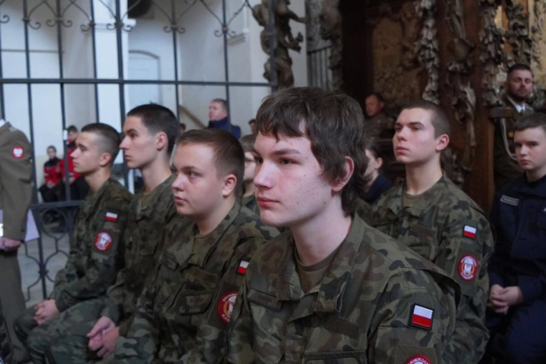 Kadeci z Henrykowa złożyli ślubowanie. Wyróżniono także nauczycieli