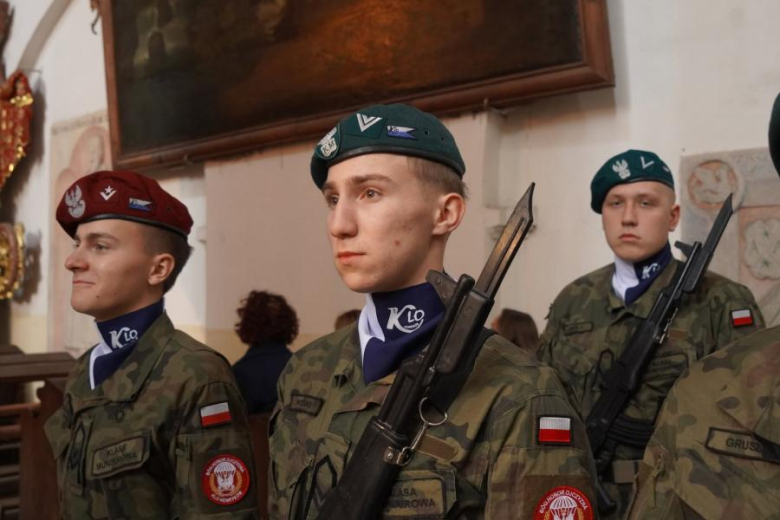 Kadeci z Henrykowa złożyli ślubowanie. Wyróżniono także nauczycieli