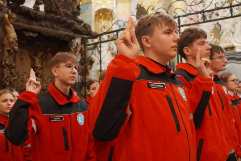 Kadeci z Henrykowa złożyli ślubowanie. Wyróżniono także nauczycieli