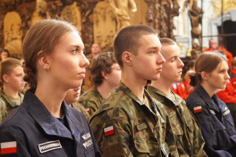 Kadeci z Henrykowa złożyli ślubowanie. Wyróżniono także nauczycieli