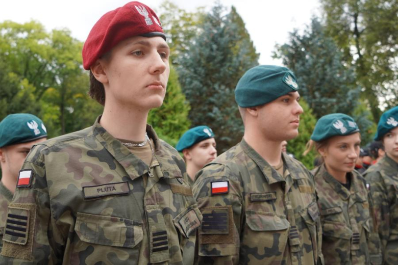 Kadeci z Henrykowa złożyli ślubowanie. Wyróżniono także nauczycieli