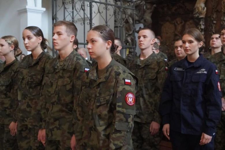 Kadeci z Henrykowa złożyli ślubowanie. Wyróżniono także nauczycieli