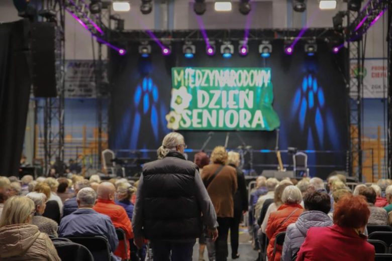 „Tercet, czyli Kwartet” wystąpił w Ząbkowicach Śląskich. Seniorzy świętowali w Hali Słonecznej