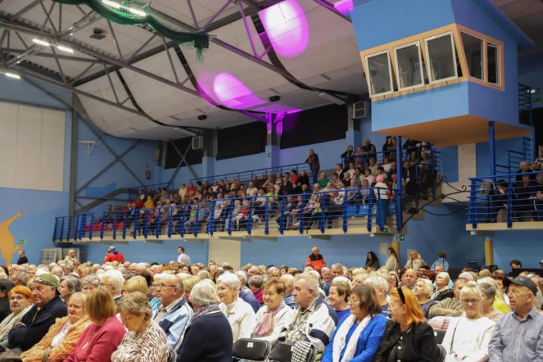 „Tercet, czyli Kwartet” wystąpił w Ząbkowicach Śląskich. Seniorzy świętowali w Hali Słonecznej