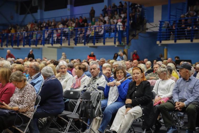 „Tercet, czyli Kwartet” wystąpił w Ząbkowicach Śląskich. Seniorzy świętowali w Hali Słonecznej