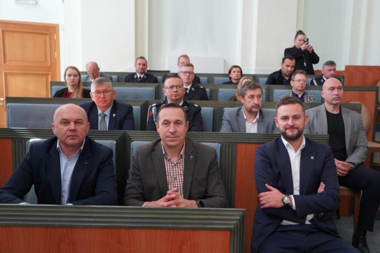 	Trzy jednostki OSP z powiatu ząbkowickiego odebrały promesy. Ponad pół miliona zł na nowe pojazdy