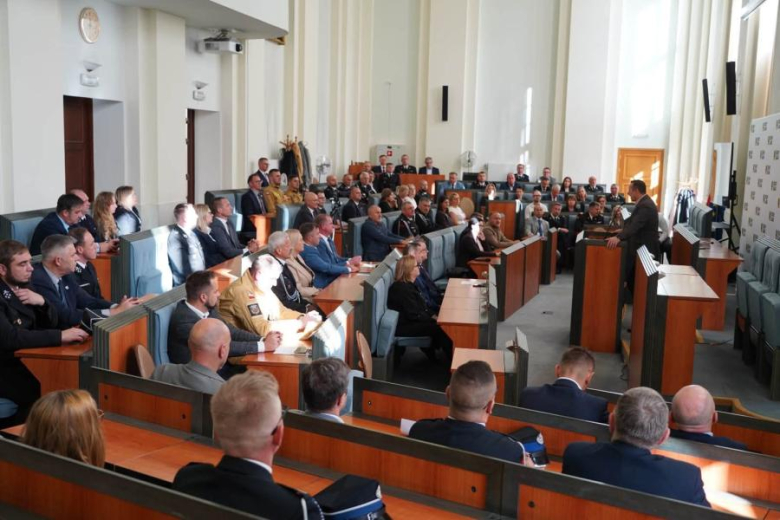 	Trzy jednostki OSP z powiatu ząbkowickiego odebrały promesy. Ponad pół miliona zł na nowe pojazdy