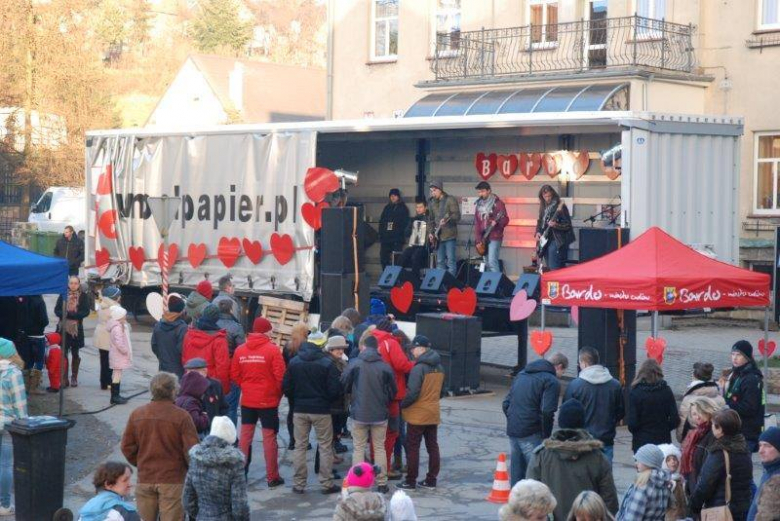 Zespół Jabłko w Przekroju jako pierwszy pojawił się na scenie w niedzielne popołudnie