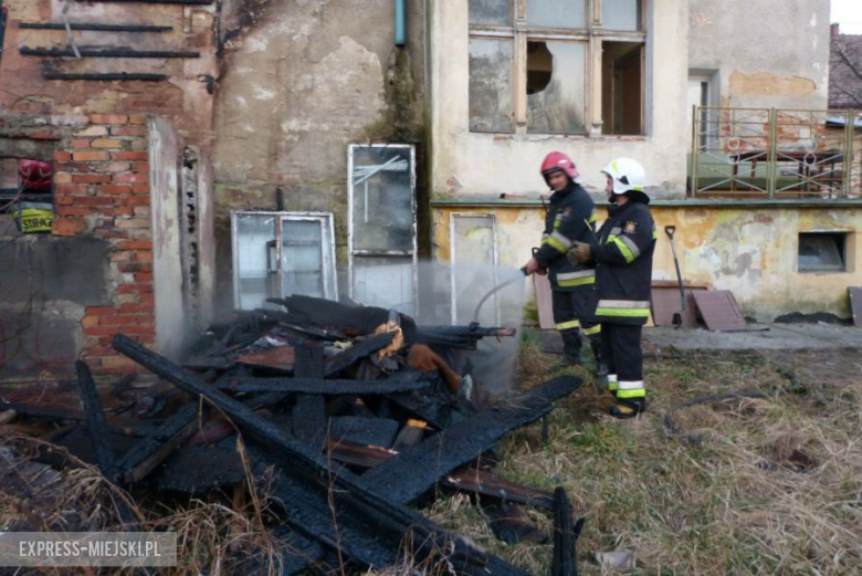 Palił się budynek mieszkalny w zabudowie szeregowej