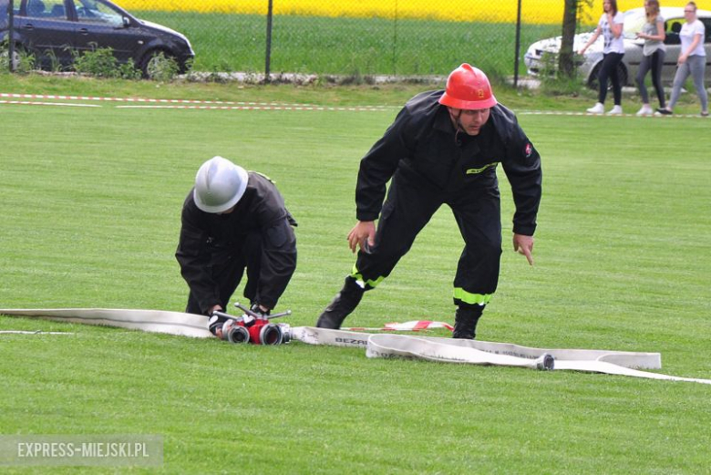 Strażacy z Braszowic okazali się najlepsi w zawodach sportowo-pożarniczych zorganizowanych na boisku w Stolcu