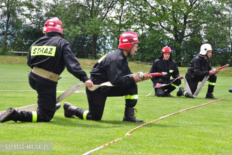 Strażacy z Braszowic okazali się najlepsi w zawodach sportowo-pożarniczych zorganizowanych na boisku w Stolcu