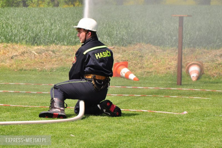 Strażacy z Braszowic okazali się najlepsi w zawodach sportowo-pożarniczych zorganizowanych na boisku w Stolcu