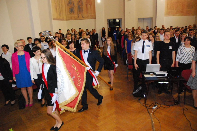 Najlepsi uczniowie otrzymali nagrody od władz powiatu - Zespó Szkół Ponadgimnazjalnych im. Hipolita Cegielskiego w Ziębicach