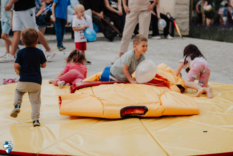 Piknik Sportowy w Złotym Stoku z okazji awansu. Unia otrzymała dodatkowe wsparcie finansowe