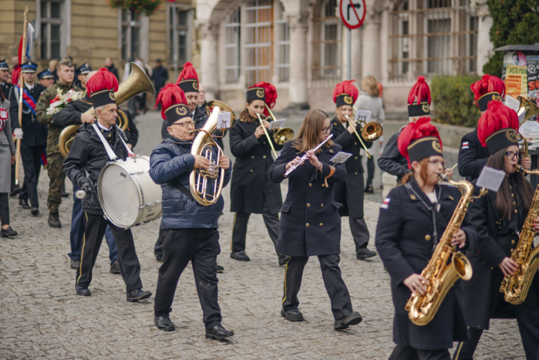 Narodowe Święto Niepodległości w Złotym Stoku – wspólna modlitwa, przemarsz i hołd dla Ojczyzny