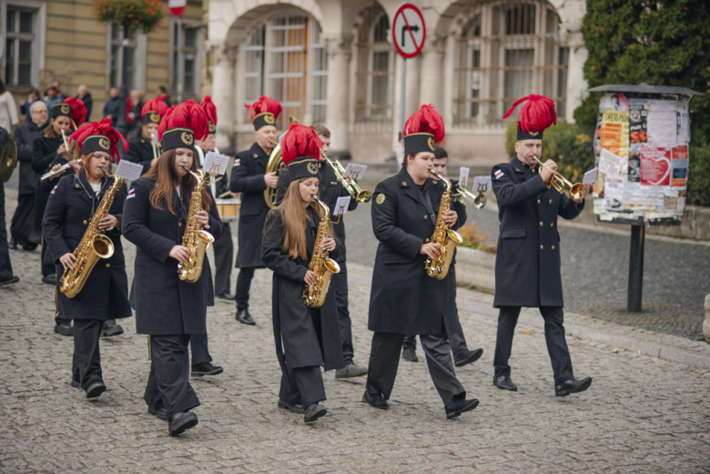 Narodowe Święto Niepodległości w Złotym Stoku – wspólna modlitwa, przemarsz i hołd dla Ojczyzny