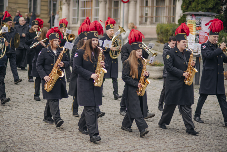 Narodowe Święto Niepodległości w Złotym Stoku – wspólna modlitwa, przemarsz i hołd dla Ojczyzny