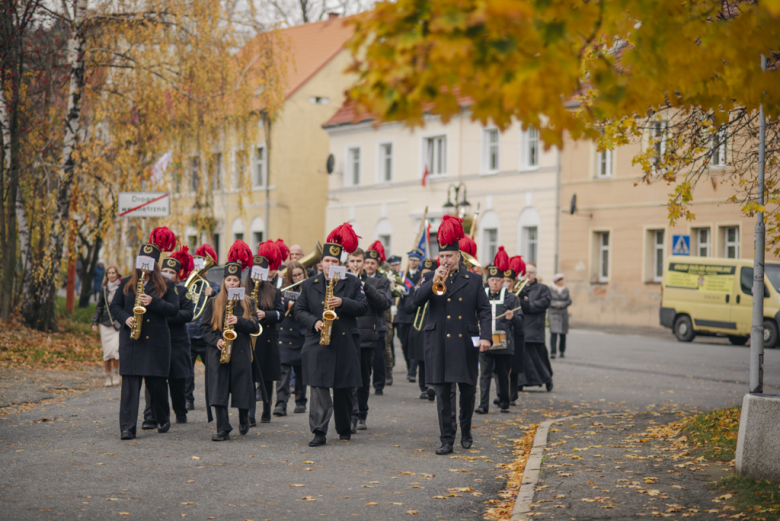 Narodowe Święto Niepodległości w Złotym Stoku – wspólna modlitwa, przemarsz i hołd dla Ojczyzny