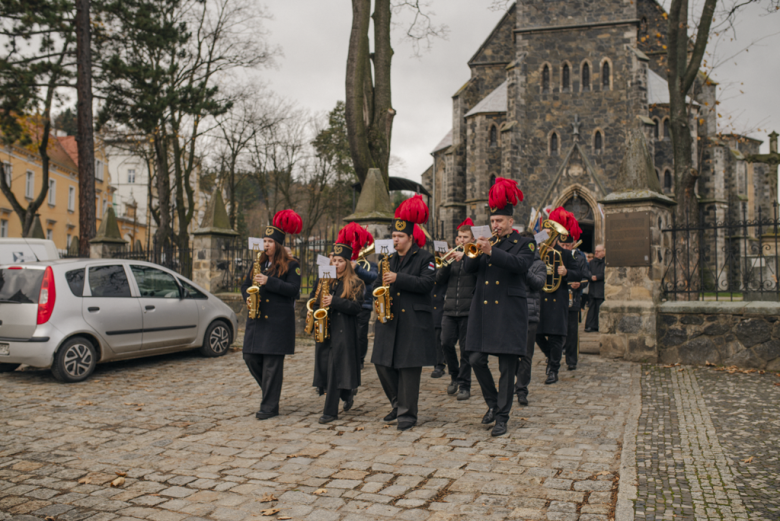 Narodowe Święto Niepodległości w Złotym Stoku – wspólna modlitwa, przemarsz i hołd dla Ojczyzny