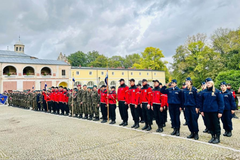 Kadeci z Henrykowa złożyli ślubowanie. Wyróżniono także nauczycieli