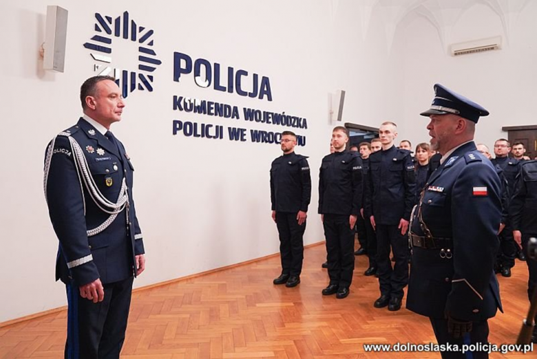 Nowi dolnośląscy policjanci wypowiedzieli słowa roty ślubowania