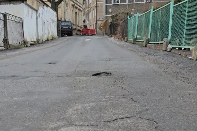 Rusza odbudowa ulic po powodzi. Podpisano umowę na inwestycję w Złotym Stoku