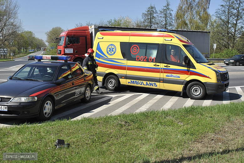 Zderzenie dwóch osobówek na skrzyżowaniu krajowej ósemki z ul. Legnicką