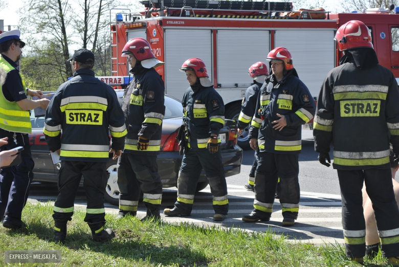 Zderzenie dwóch osobówek na skrzyżowaniu krajowej ósemki z ul. Legnicką