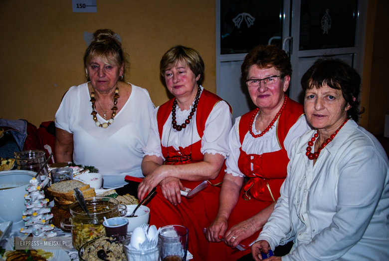 Przegląd Tradycji i Zwyczajów Bożonarodzeniowych w Ciepłowodach