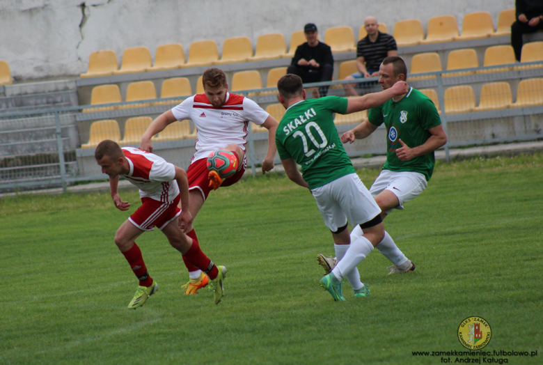 Orzeł wysoko pokonał Moto-Jelcz, w okręgówce derby dla Zamku