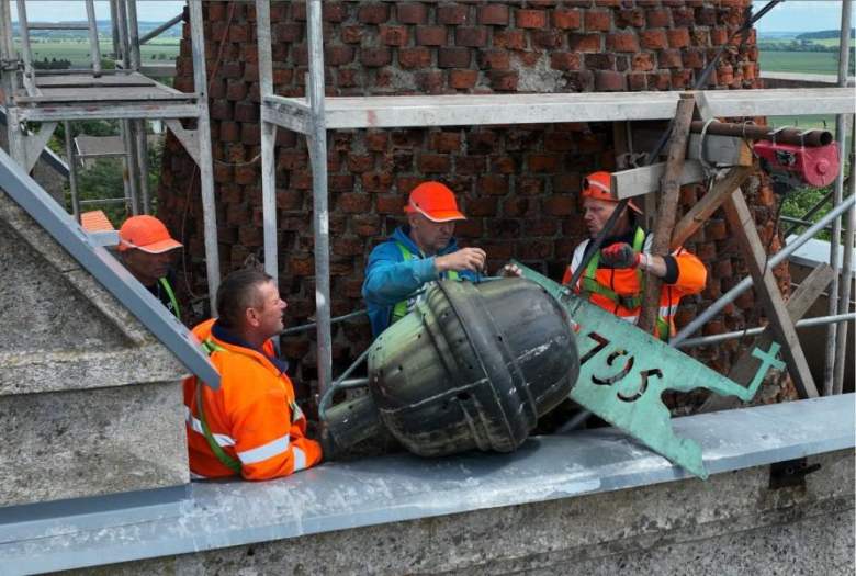 Ruszył remont elewacji i hełmu wieży w kościele pw. św. Wawrzyńca w Budzowie