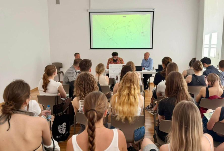 Studenci architektury pracują nad koncepcjami zagospodarowania Ziębic. Trwają tygodniowe praktyki
