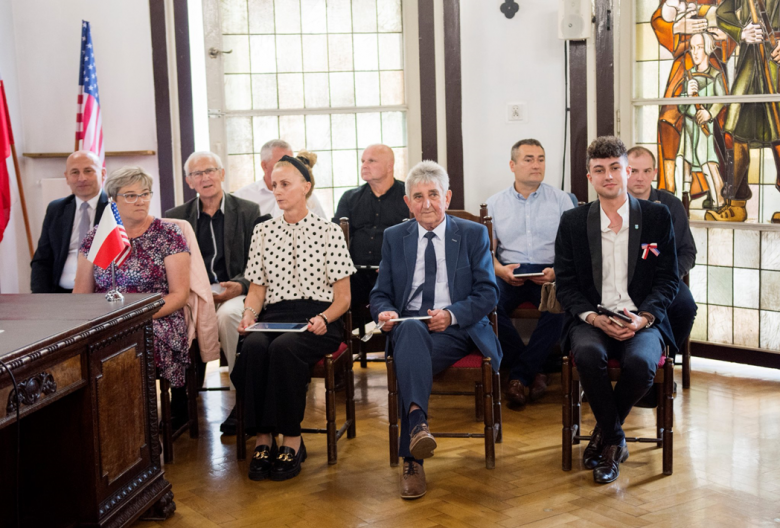 Uroczysta sesja Rady Miejskiej w Ziębicach, podczas której nadano tytuł Honorowych Obywateli Ziębic