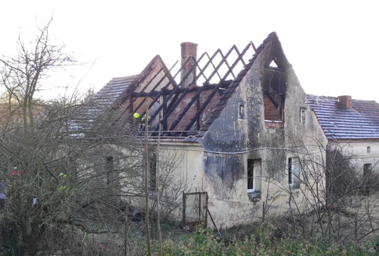 Pożar budynku jednorodzinnego w Pomianowie Górnym. Nie żyje jedna osoba