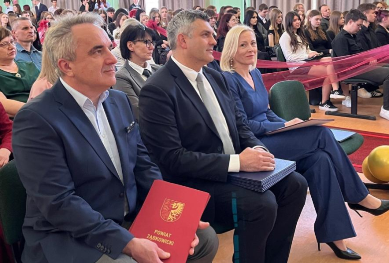 	Zakończenie roku szkolnego maturzystów. Najlepsi uczniowie otrzymali nagrody finansowe