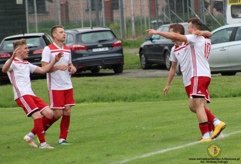 Orzeł wysoko pokonał Moto-Jelcz, w okręgówce derby dla Zamku