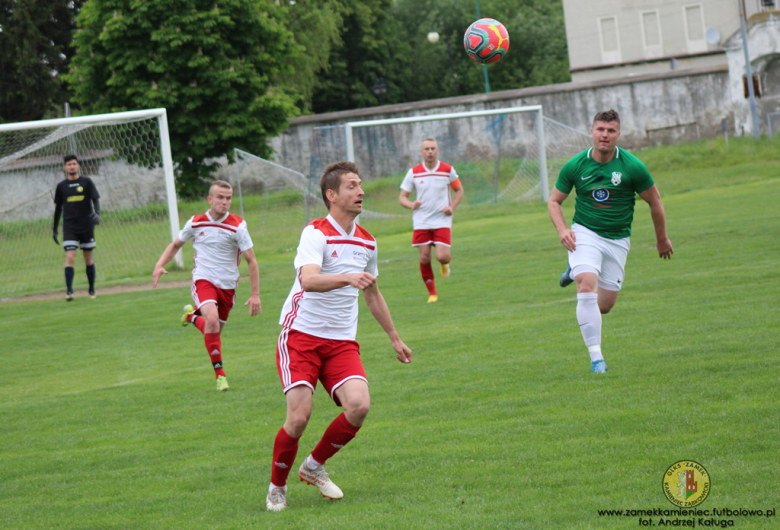 Orzeł wysoko pokonał Moto-Jelcz, w okręgówce derby dla Zamku