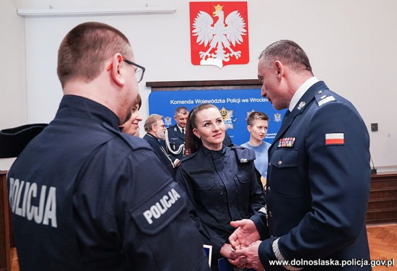 Nowi dolnośląscy policjanci wypowiedzieli słowa roty ślubowania