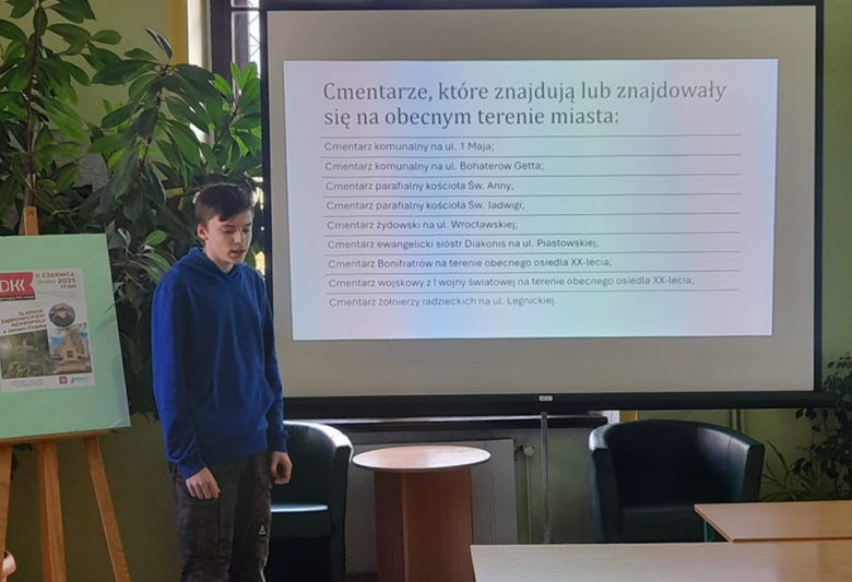 Jan Ciapka i ząbkowickie nekropolie - spotkanie Dyskusyjnego Klubu Książki w Bibliotece Publicznej w Ząbkowicach Śląskich
