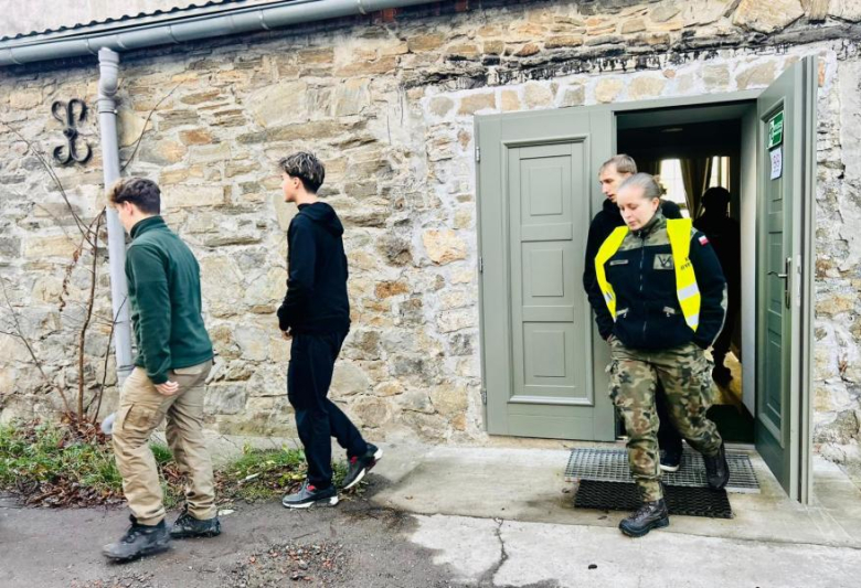 Jak zachować się w sytuacji ataku terrorystycznego? Szkolenie dla uczniów