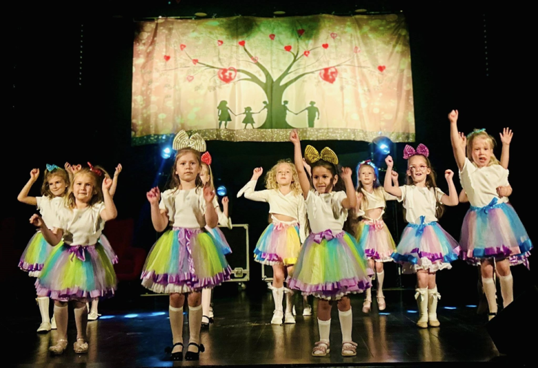 Występ przedszkolaków z okazji Dnia Mamy i Taty w Ziębickim Centrum Kultury