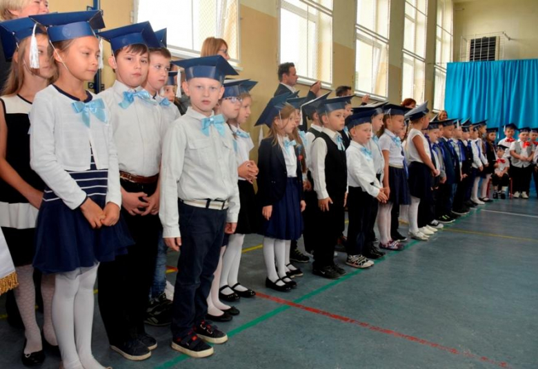 Pierwszoklasiści Szkoły Podstawowej nr 3 im. Mikołaja Kopernika