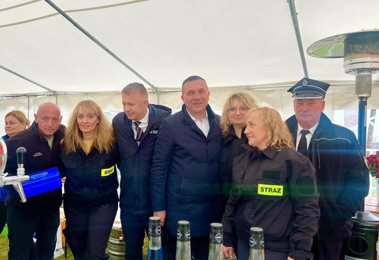 W sobotę 17 maja, na boisku sportowym w Ożarach odbyła się II Biesiada Strażacka