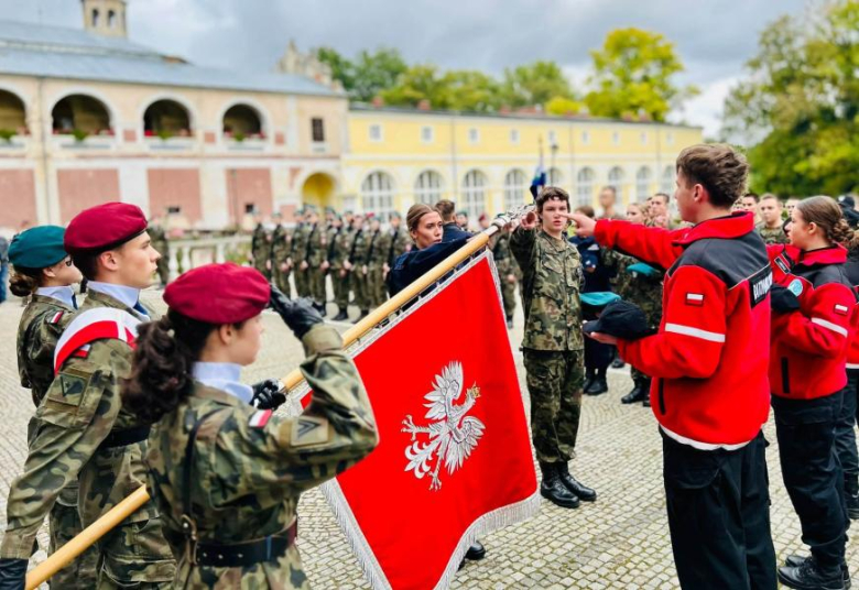 Kadeci z Henrykowa złożyli ślubowanie. Wyróżniono także nauczycieli