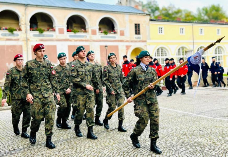 Kadeci z Henrykowa złożyli ślubowanie. Wyróżniono także nauczycieli